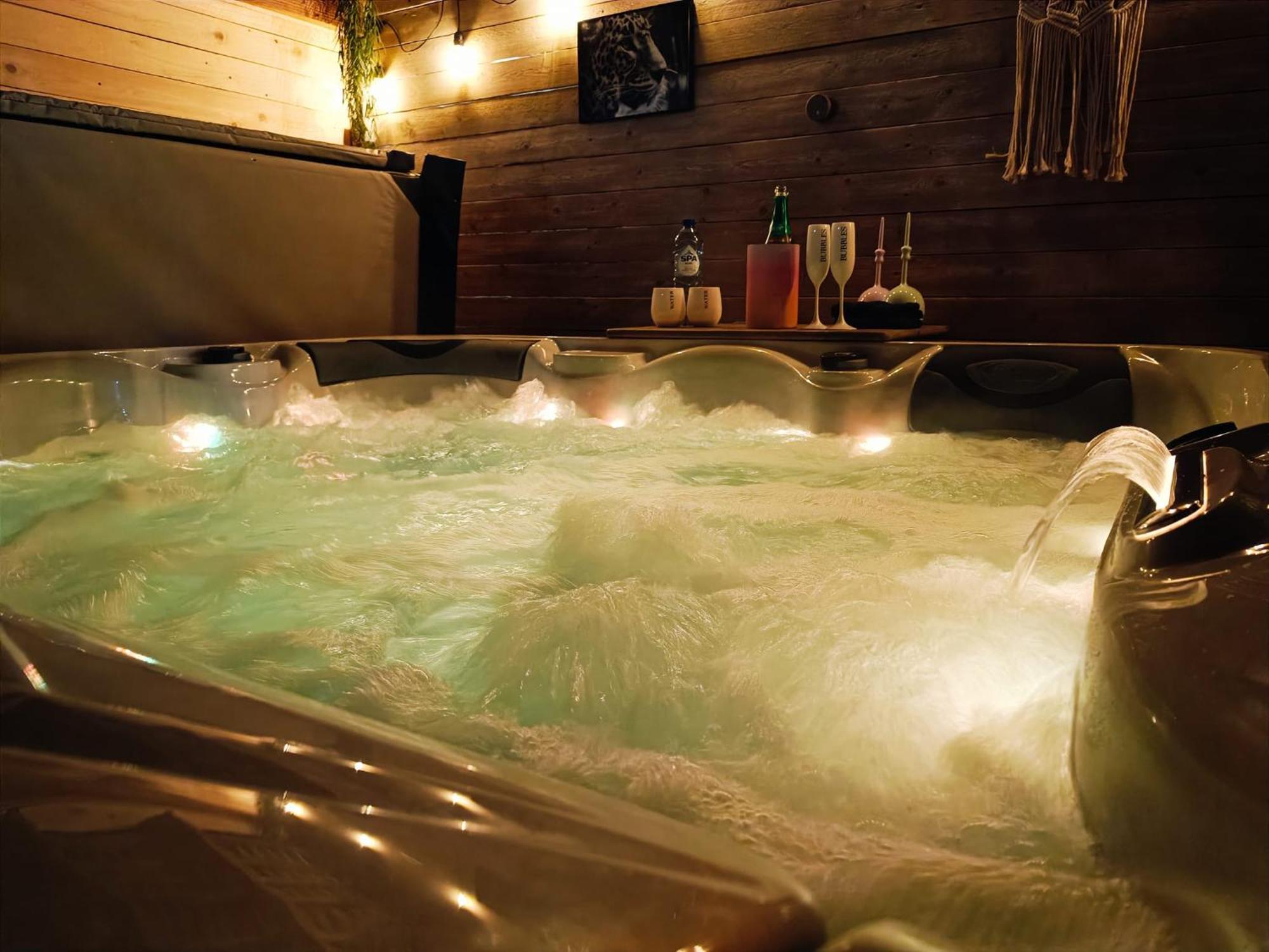 Entre Monts Et Collines B&B Et Spa En Option エクステリア 写真