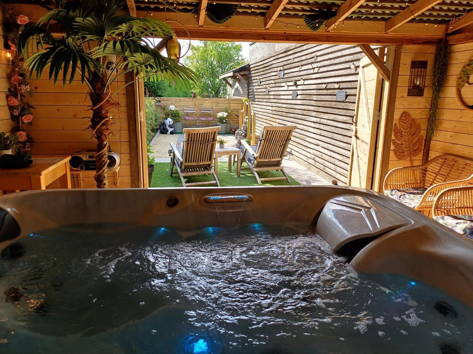 Entre Monts Et Collines B&B Et Spa En Option エクステリア 写真